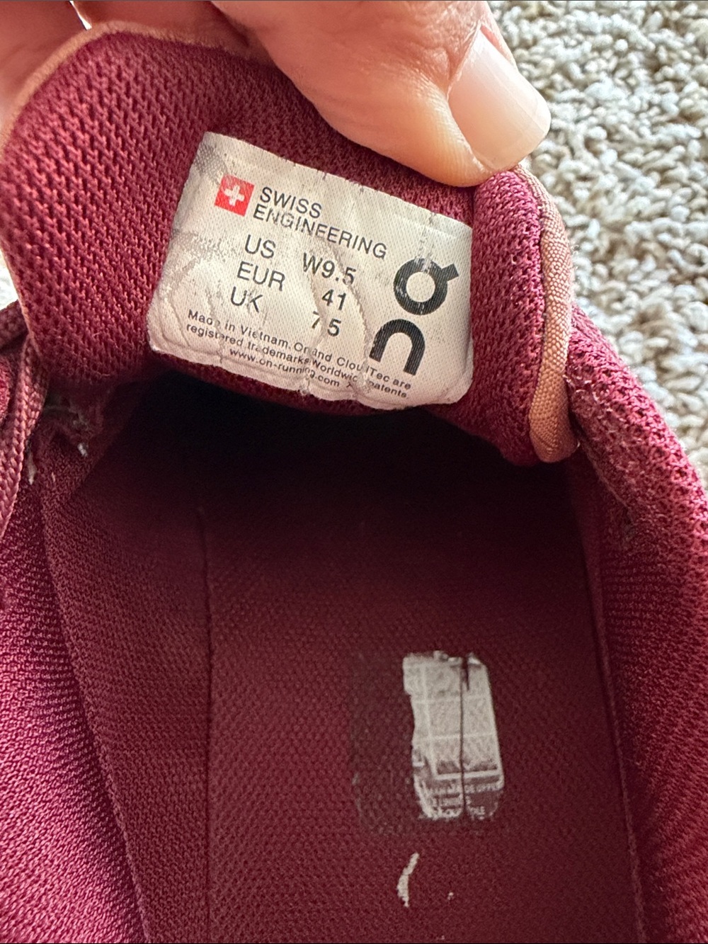 On cloud shoes - Picture 7 of 7